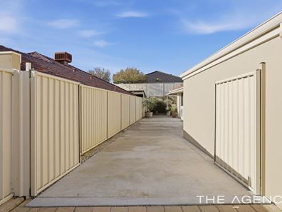 8 Benooka Grange, Lakelands WA 6180