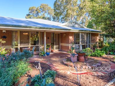 18 Mundaring Weir Road, Mundaring WA 6073