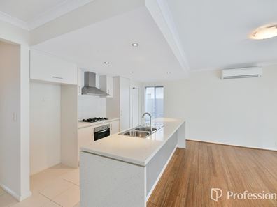 14/18 Deanmore Bend, Hammond Park WA 6164