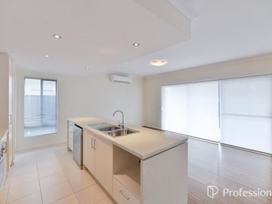 14/18 Deanmore Bend, Hammond Park WA 6164