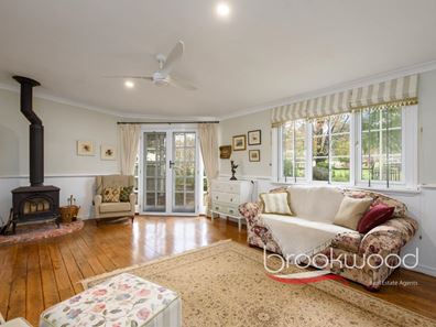 1395 Sexton Street, Sawyers Valley WA 6074