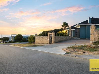 11 Kathleen Street, Trigg WA 6029