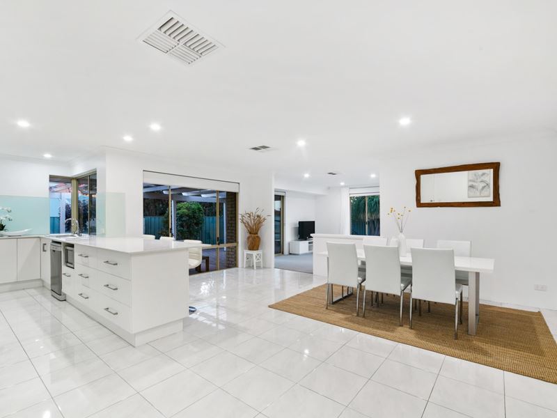 11 Blakers Ridge, Winthrop WA 6150