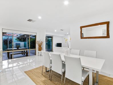 11 Blakers Ridge, Winthrop WA 6150