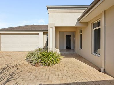 60A Grand Parade, Redcliffe WA 6104