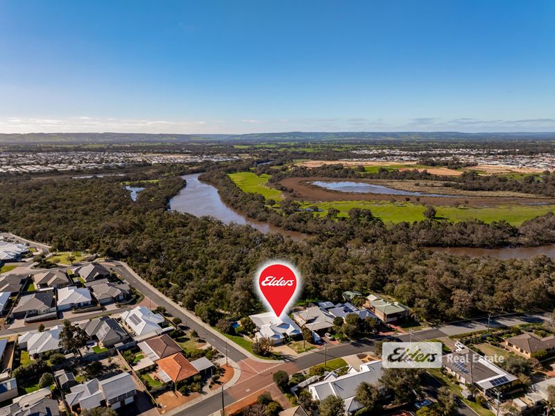 18 Barnes  Avenue, Australind WA 6233