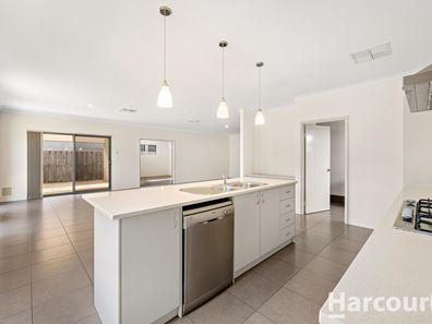 388 Peelwood Parade, Halls Head WA 6210