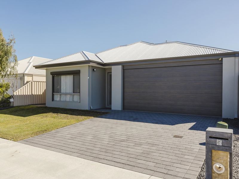5 Thistle Way, Two Rocks WA 6037