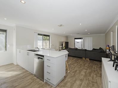 5 Thistle Way, Two Rocks WA 6037