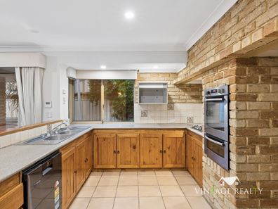 15 Endeavour Court, Thornlie WA 6108
