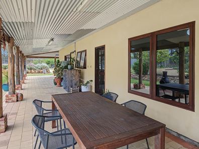 15 Lochinvar Place, Quindalup WA 6281