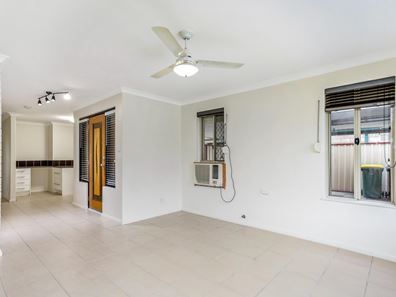 37 Chisholm Circle, Seville Grove WA 6112
