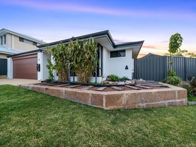 4 Gippsland Way, Banksia Grove WA 6031