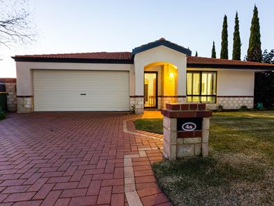 4A Ball Place, Queens Park WA 6107