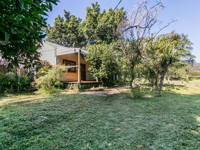 25 Gordon Road, Serpentine WA 6125