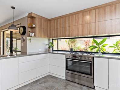 27 Teague Way, Lakelands WA 6180