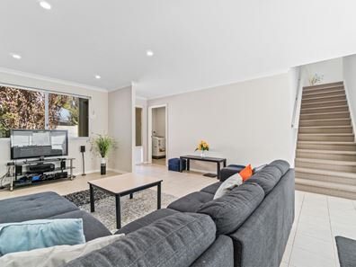 2/21 Hutchins Way, Kwinana Town Centre WA 6167