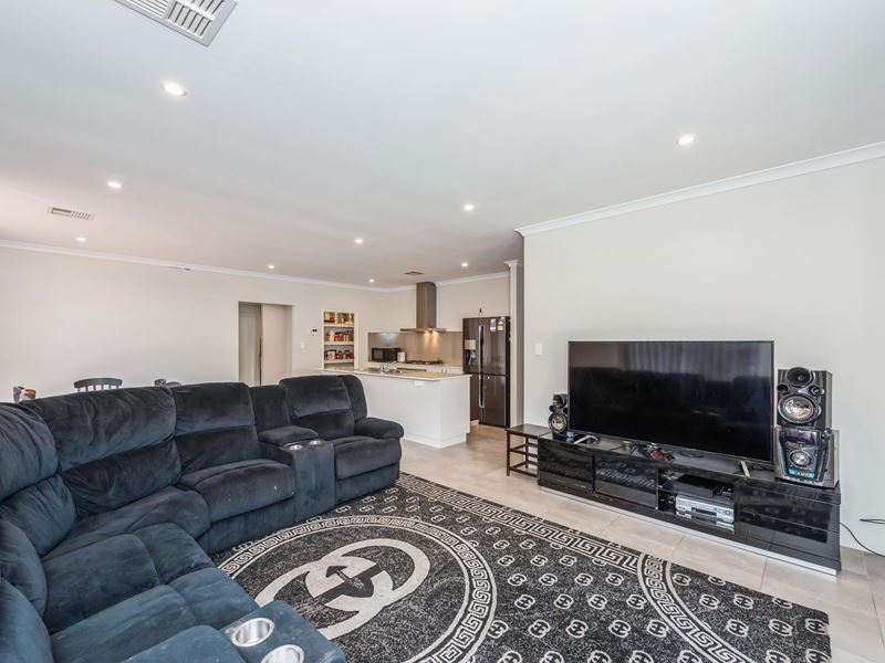 15 Holbeck Way, Baldivis WA 6171