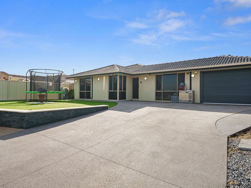 27 Woolerong Walk, Marangaroo