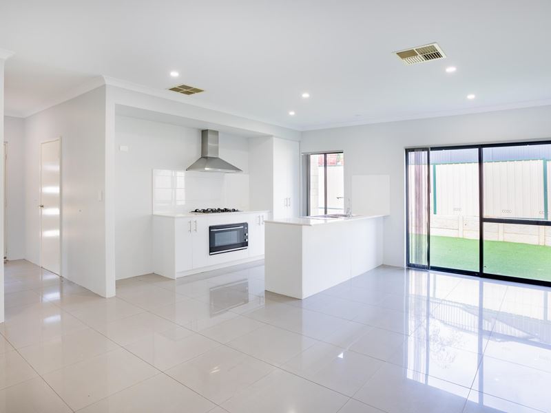 2/4 Brownell Place, Medina