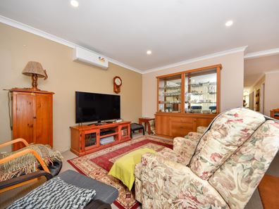 9 Grenadier Court, Warnbro WA 6169