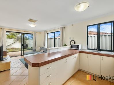 8/24 Farnham Street, Bentley WA 6102