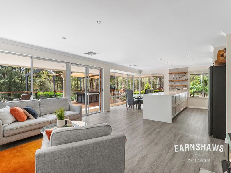 52 Alps Street, Mount Helena