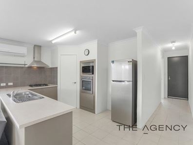 2 Taunton Mews, Leda WA 6170