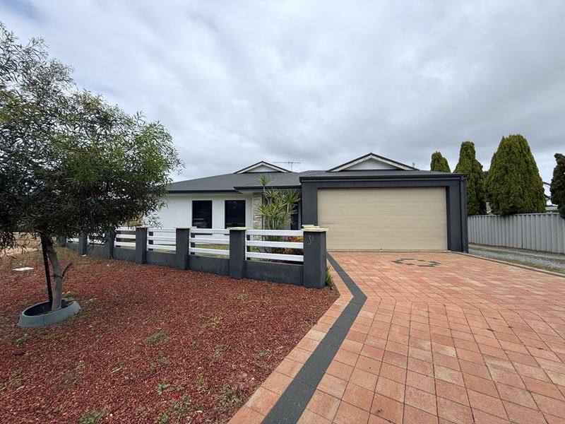 3B Oleander Place, Halls Head WA 6210