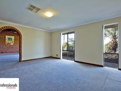 2 Trusmore Crescent, Craigie WA 6025