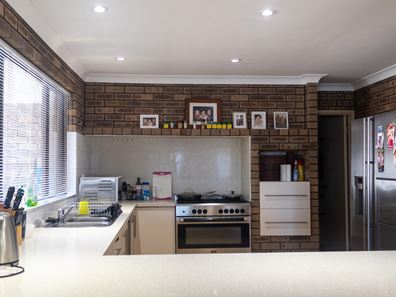 15 Cowan Way, Merredin WA 6415