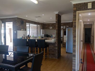 15 Cowan Way, Merredin WA 6415
