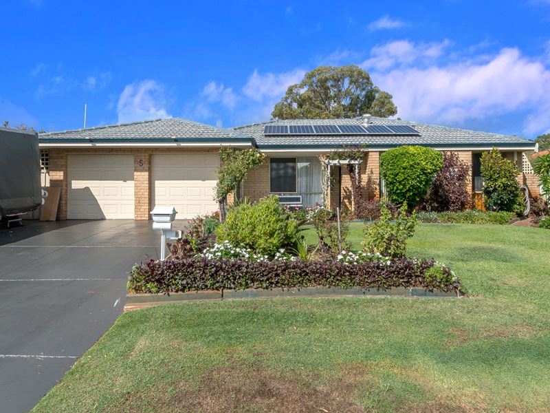 5 Coombs Place, Bateman
