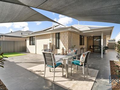 8 Hornsea Road, Aveley WA 6069