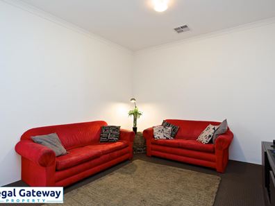 18 Towarri Way, Wandi WA 6167