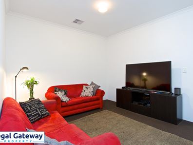 18 Towarri Way, Wandi WA 6167