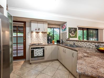 8 Chapman Road, Dawesville WA 6211