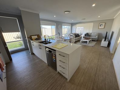 24 Currawong Way, Australind WA 6233