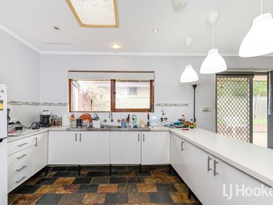 2 Camborne Way, Thornlie WA 6108