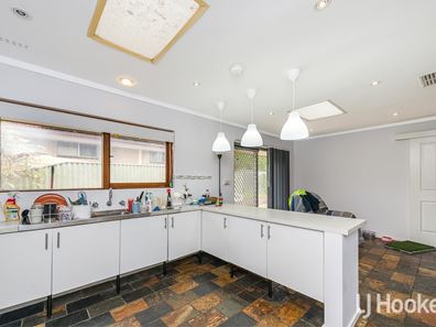 2 Camborne Way, Thornlie WA 6108