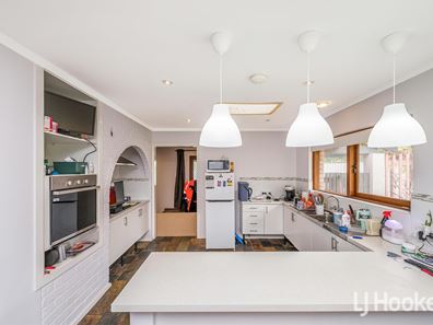 2 Camborne Way, Thornlie WA 6108