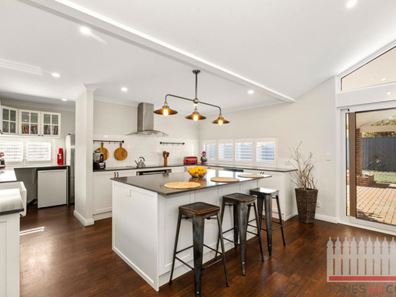 8 Compass Circle, Yanchep WA 6035
