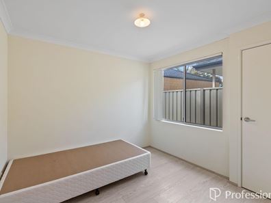 2/25 Abercorn Road, Forrestfield WA 6058