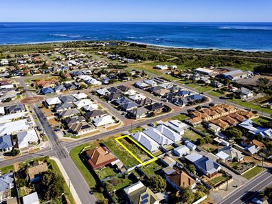 13 Dampier Street, Beachlands WA 6530
