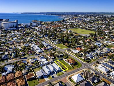 13 Dampier Street, Beachlands WA 6530