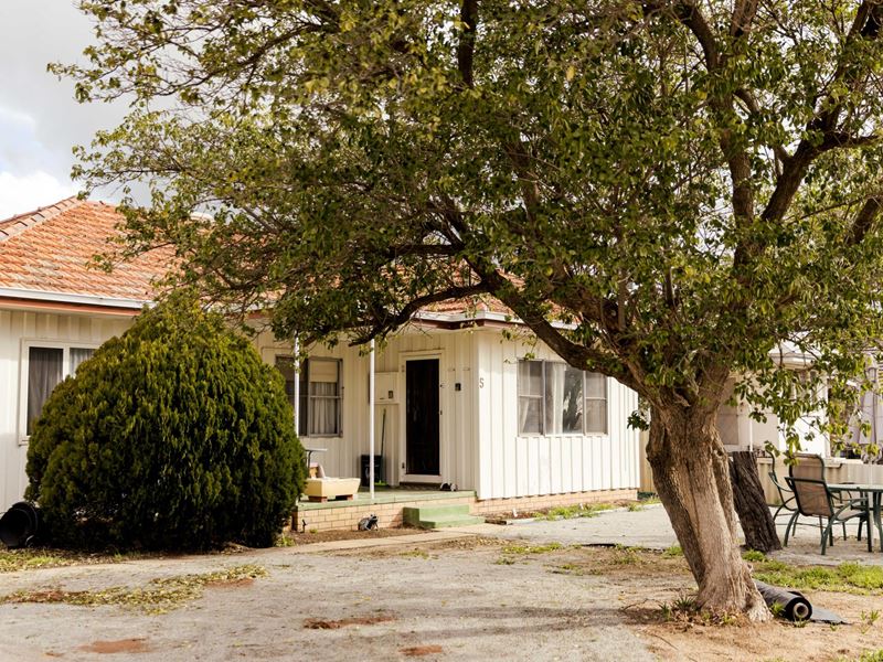 5 Bower Street, Merredin WA 6415