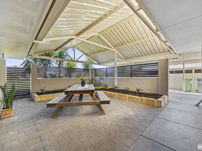 42 Kestrel Way, Thornlie WA 6108