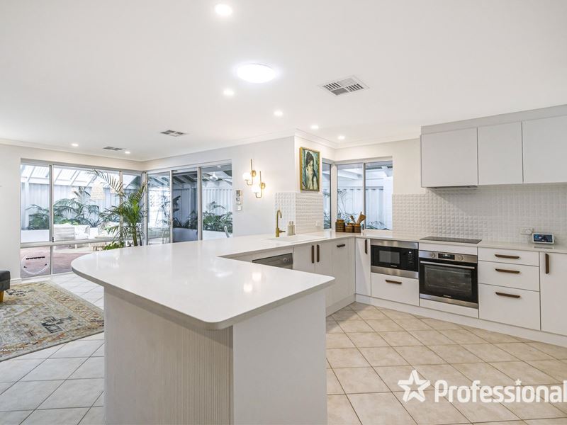 31 Robertson Court, Kingsley WA 6026