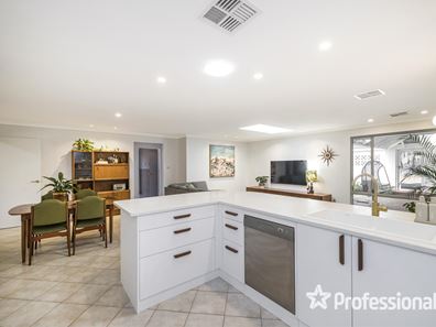 31 Robertson Court, Kingsley WA 6026