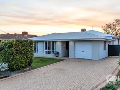 8 Shelton Street, Waikiki WA 6169